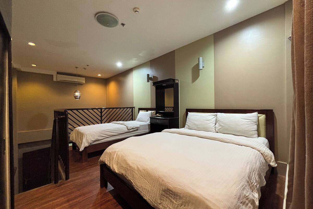 Deluxe Room | Premium bedding, Tempur-Pedic beds, desk