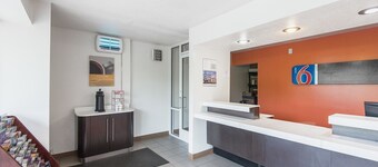 Motel 6 Overland Park, KS