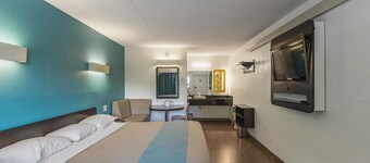 Motel 6 Overland Park, KS