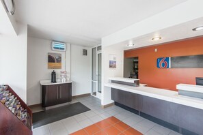 Reception - Motel 6 Overland Park, KS (Overland Park)