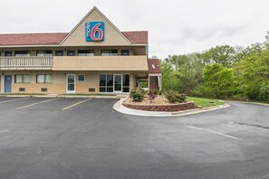 Front of property - Motel 6 Overland Park, KS (Overland Park)