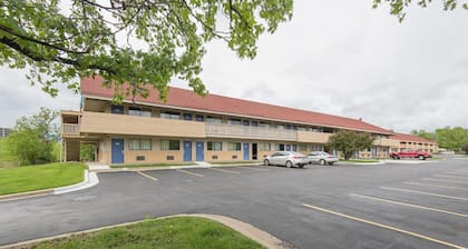 Motel 6 Overland Park, KS