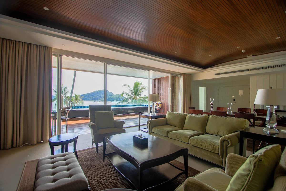 Penthouse, 2 Bedrooms (Suite) | Living area