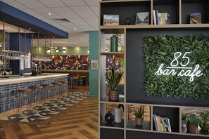 Bar (in der Unterkunft)