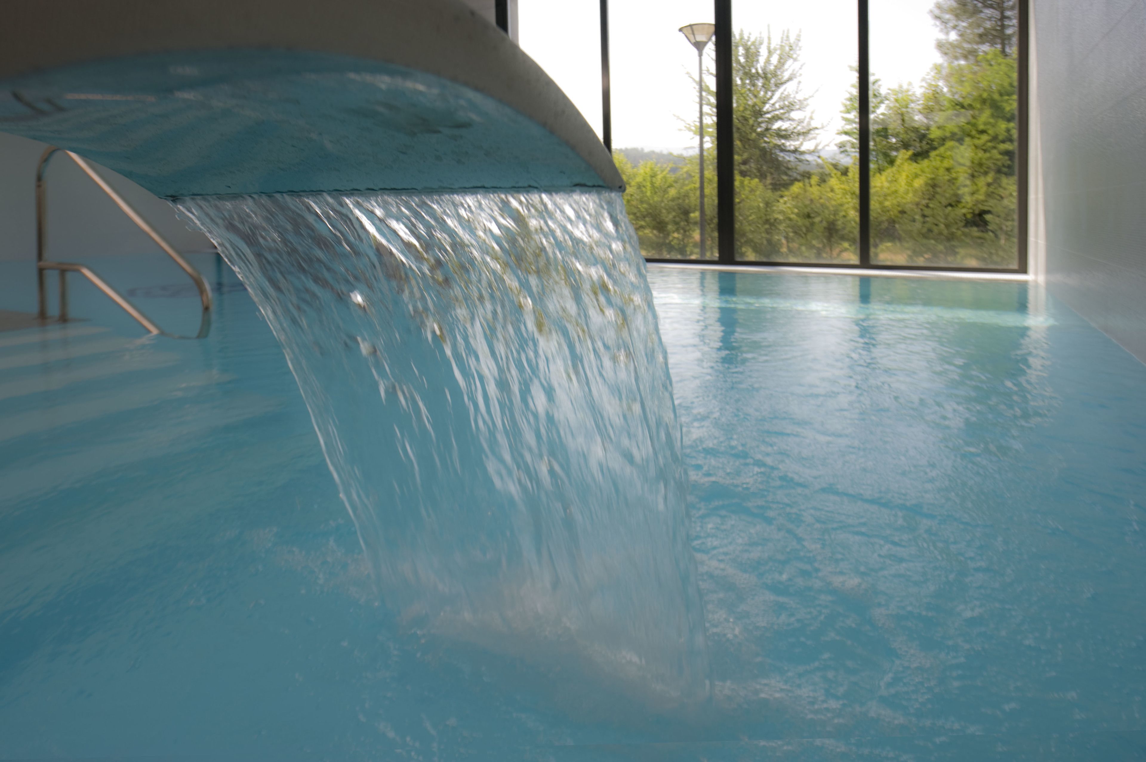 Piscine couverte, piscine extérieure (ouverte en saison)
