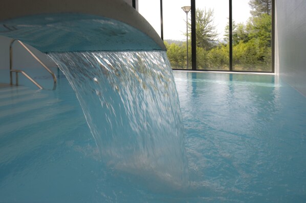 Indoor pool, seasonal outdoor pool, pool loungers