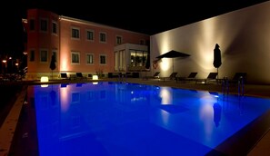 Indoor pool, seasonal outdoor pool, sun loungers