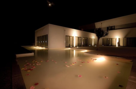 Exterior. Primavera Perfume Hotel