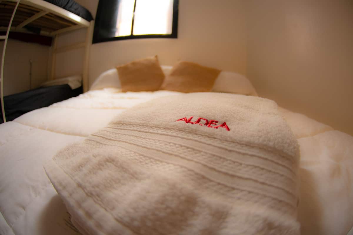 Cortinas blackout, wifi gratis y decoración personalizada 