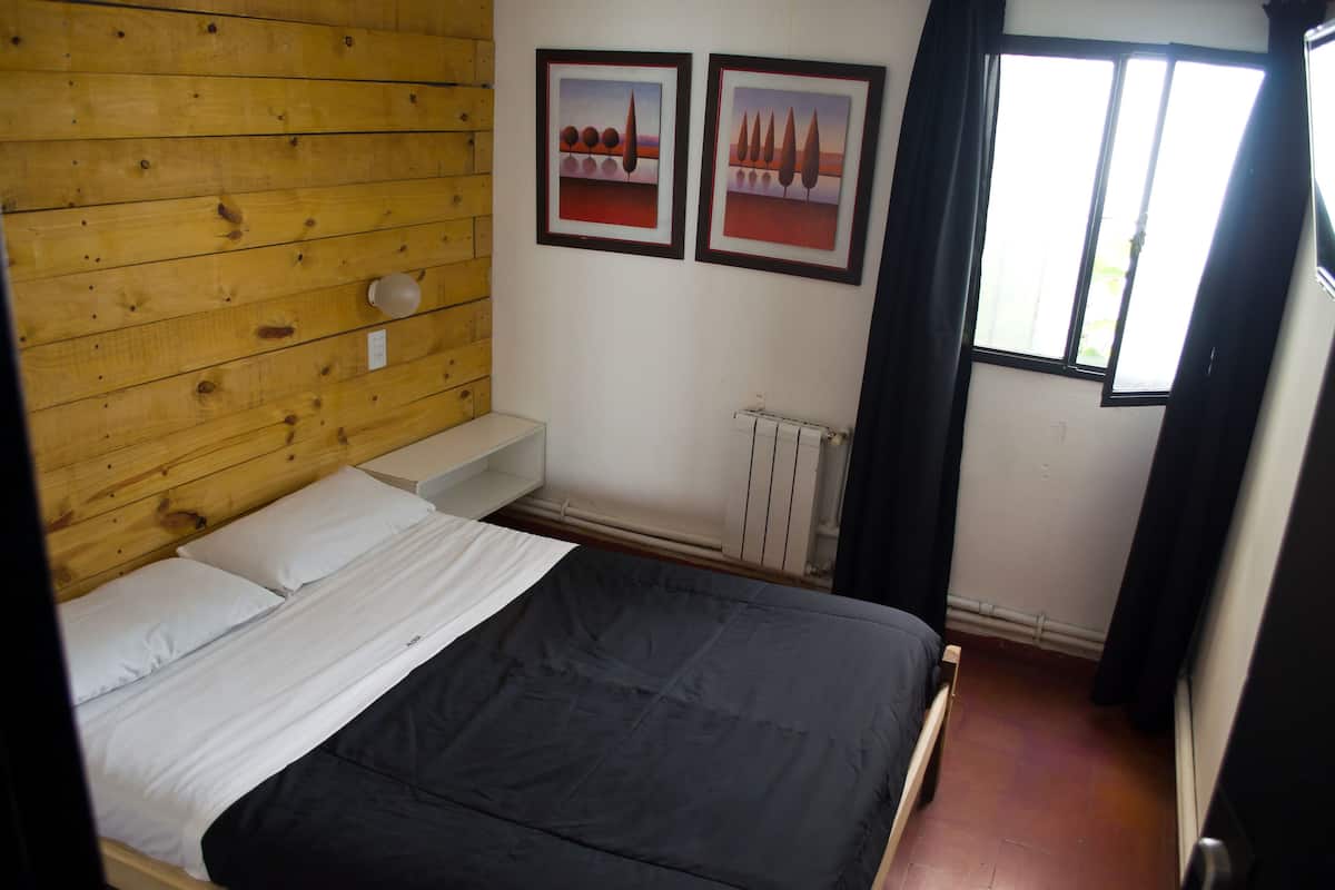 Cortinas blackout, wifi gratis y decoración personalizada 