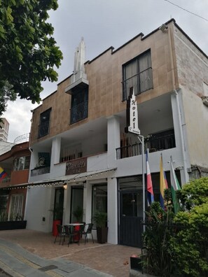 Front of property - Hotel Quinta Avenida (Medellín)