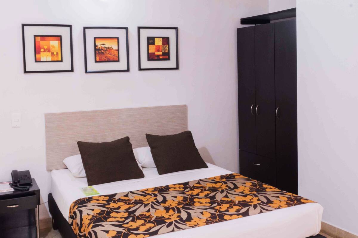 In-room safe, desk, WiFi (free), bed sheets
