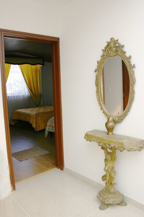 Habitación cuádruple | Camas supletorias y wifi gratis