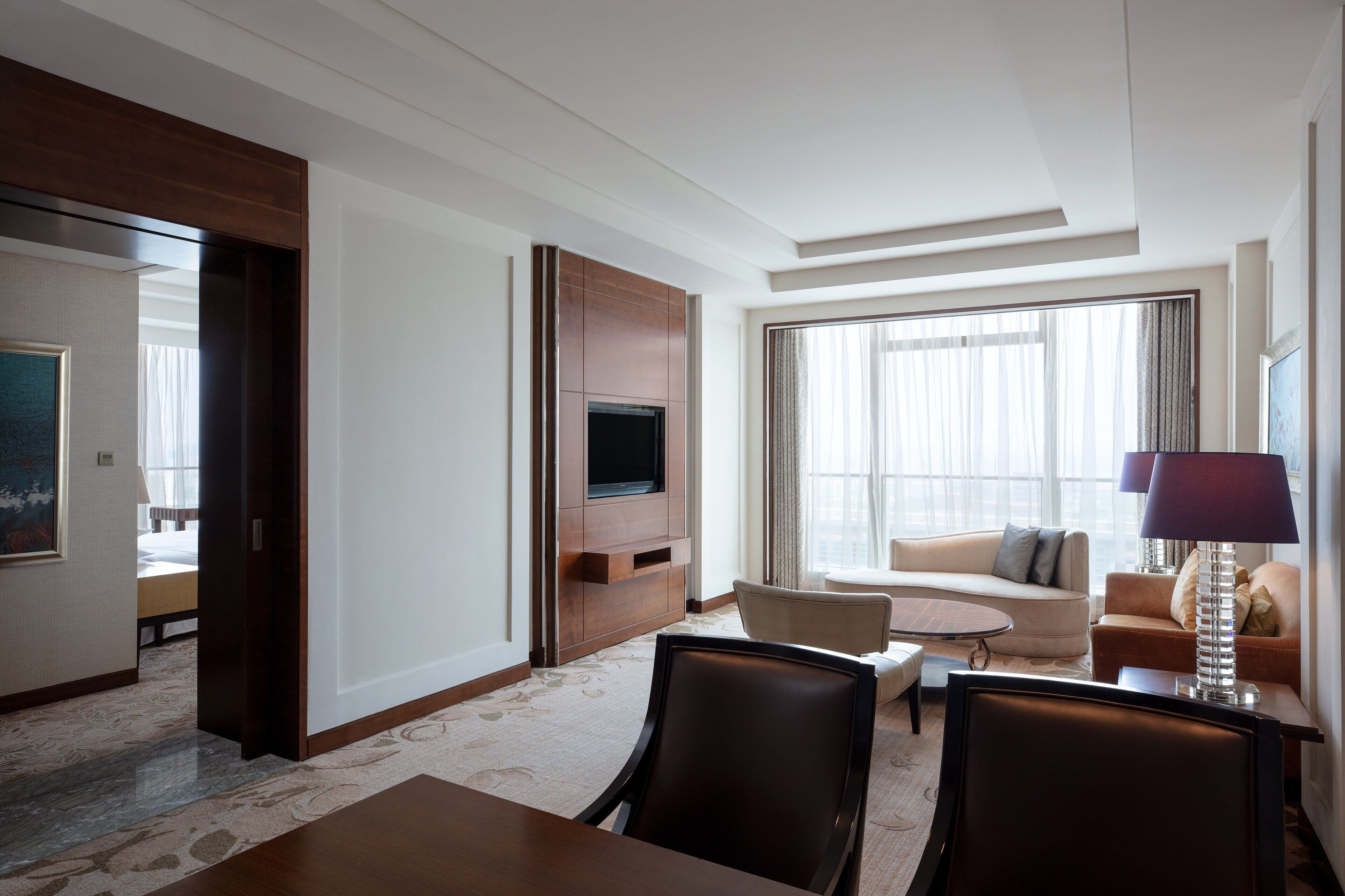 suite, 1 bedroom | living room | 40-inch lcd tv with cable channels, tv, ipod dock