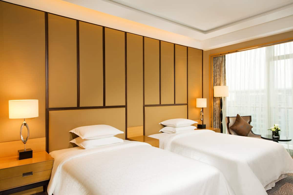 1 bedroom, down duvets, pillow-top beds, minibar