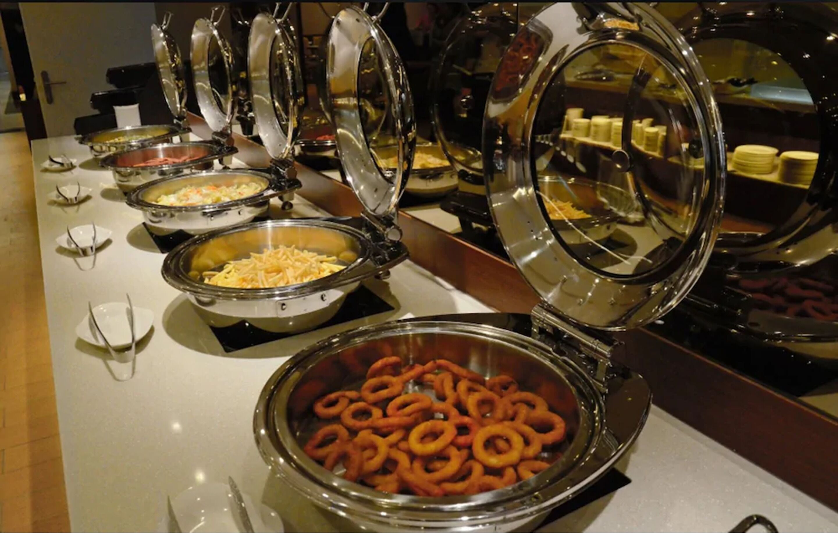 daily full breakfast (twd 300 per person)