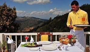 Der serveres morgenmad, frokost og aftensmad