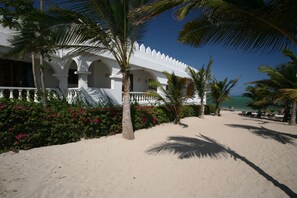 Villa Mare Ocean View | Minibar, in-room safe, bed sheets - Jacaranda Beach Resort (Watamu)