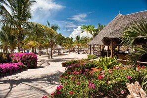 Property grounds - Jacaranda Beach Resort (Watamu)