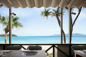 2 restaurants; breakfast and dinner served - Courtyard by Marriott Okinawa Resort (Nago)