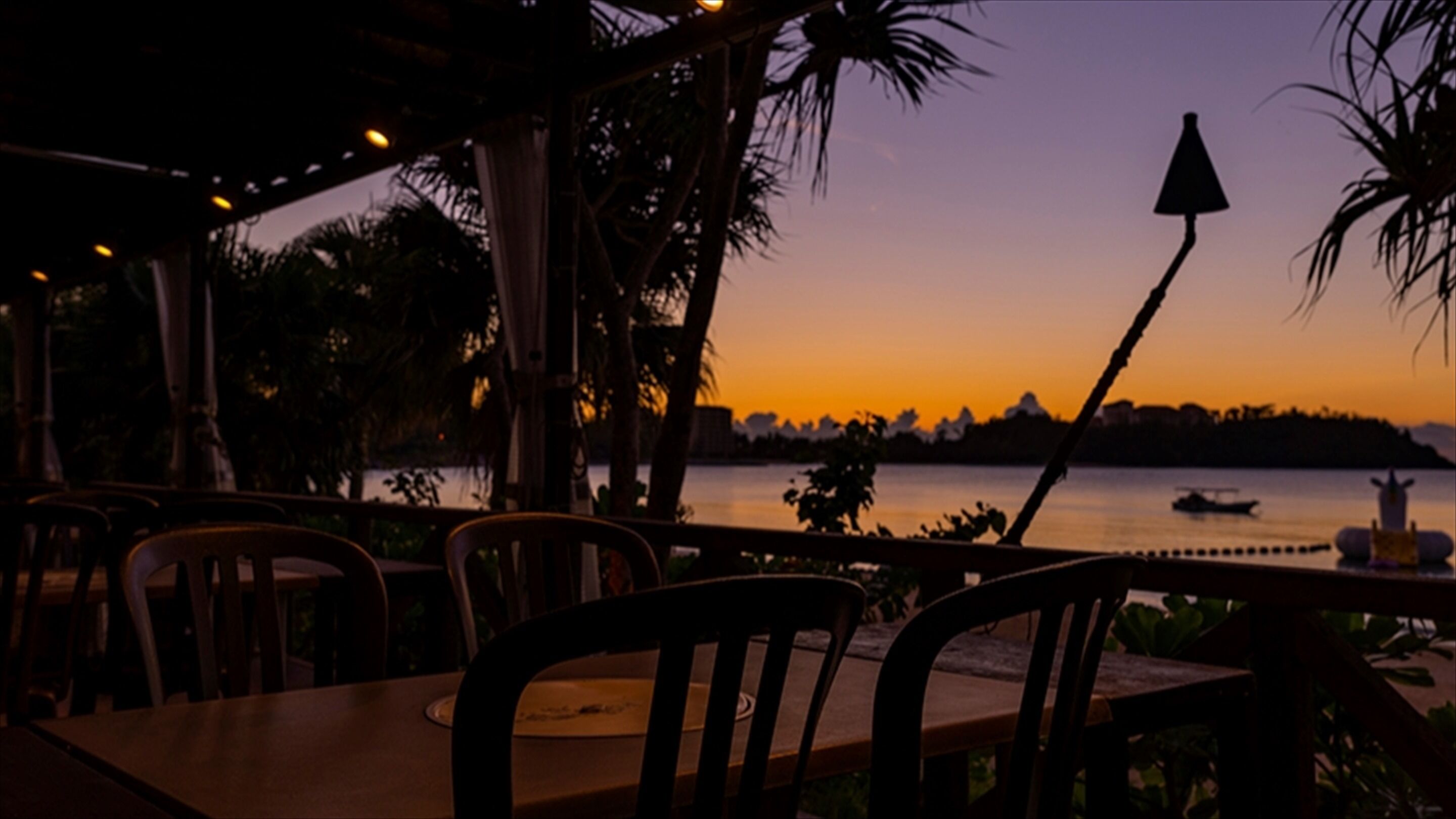 2 restaurants, breakfast, dinner served; local cuisine