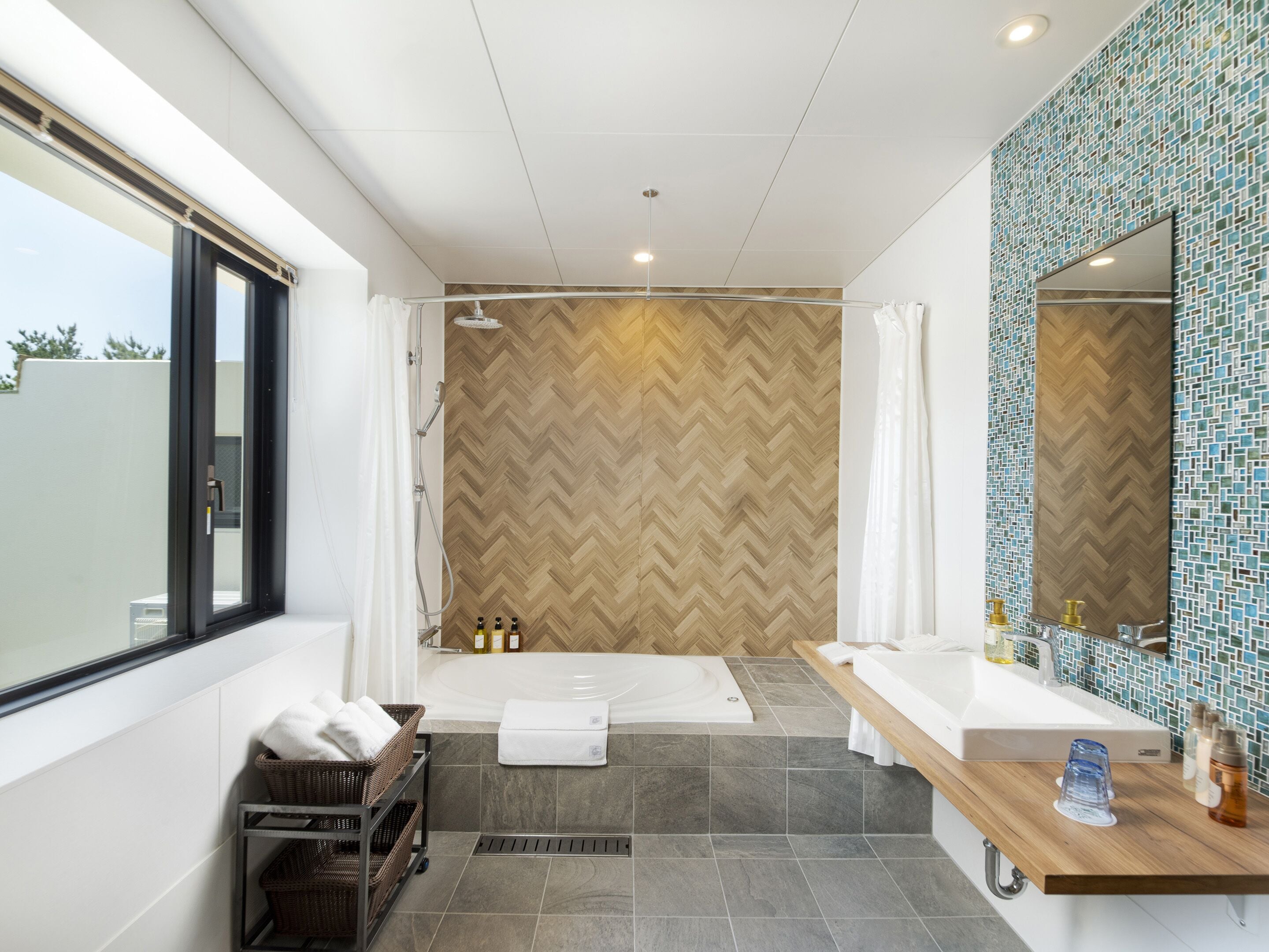 suite cottage jinwa 3-bedroom 201m2 no smoking (with private pool) | bathroom amenities | free toiletries, hair dryer, slippers, electronic bidet