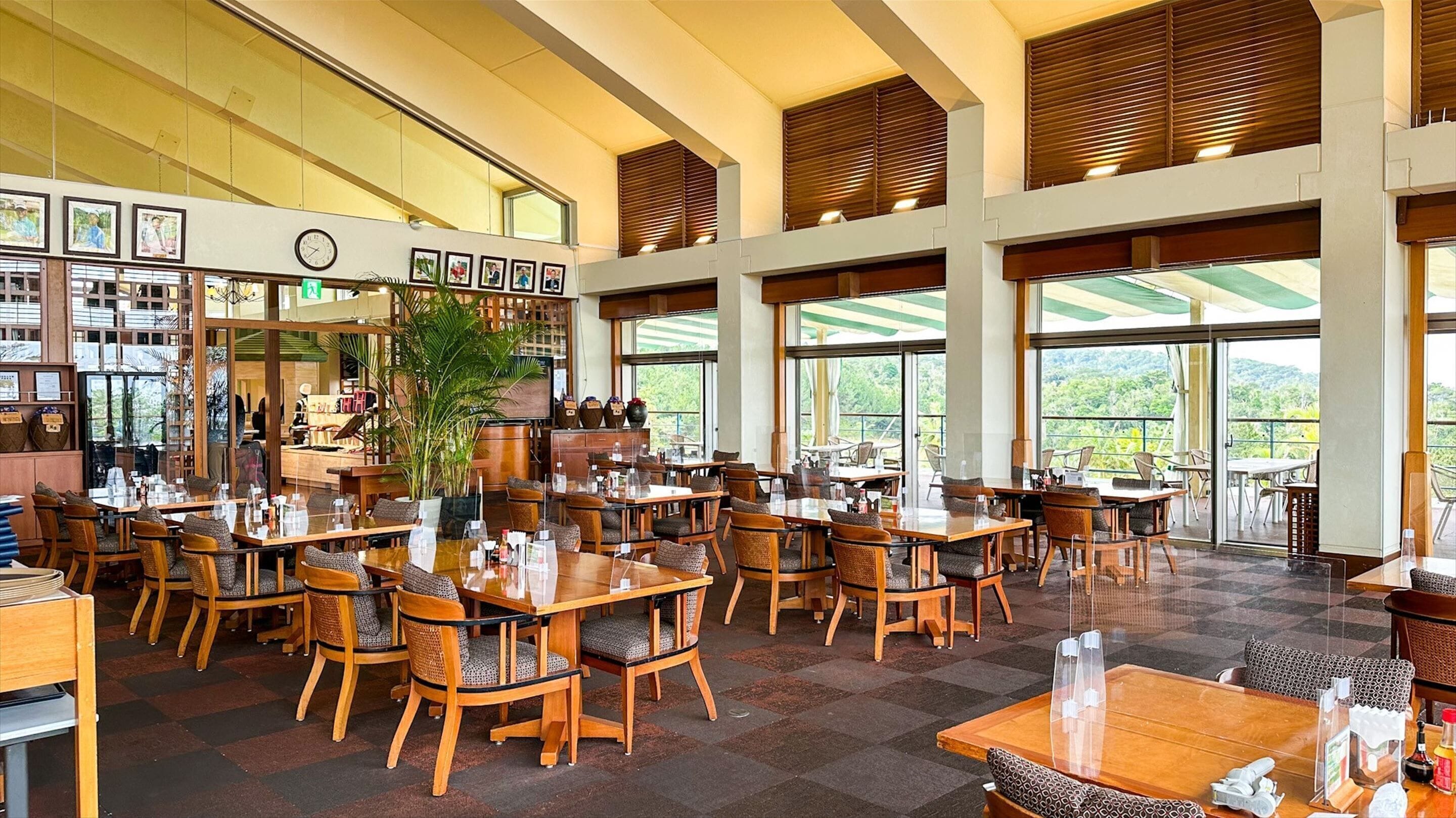 breakfast, lunch and dinner served