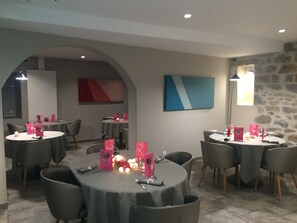 Breakfast, lunch and dinner served - Hôtel Restaurant La Source (Porcieu-Amblagnieu)