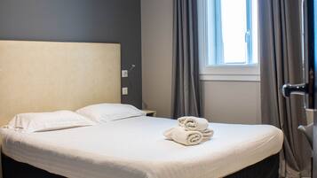 Premium Room (climatisee) | Premium bedding, minibar, individually decorated, individually furnished