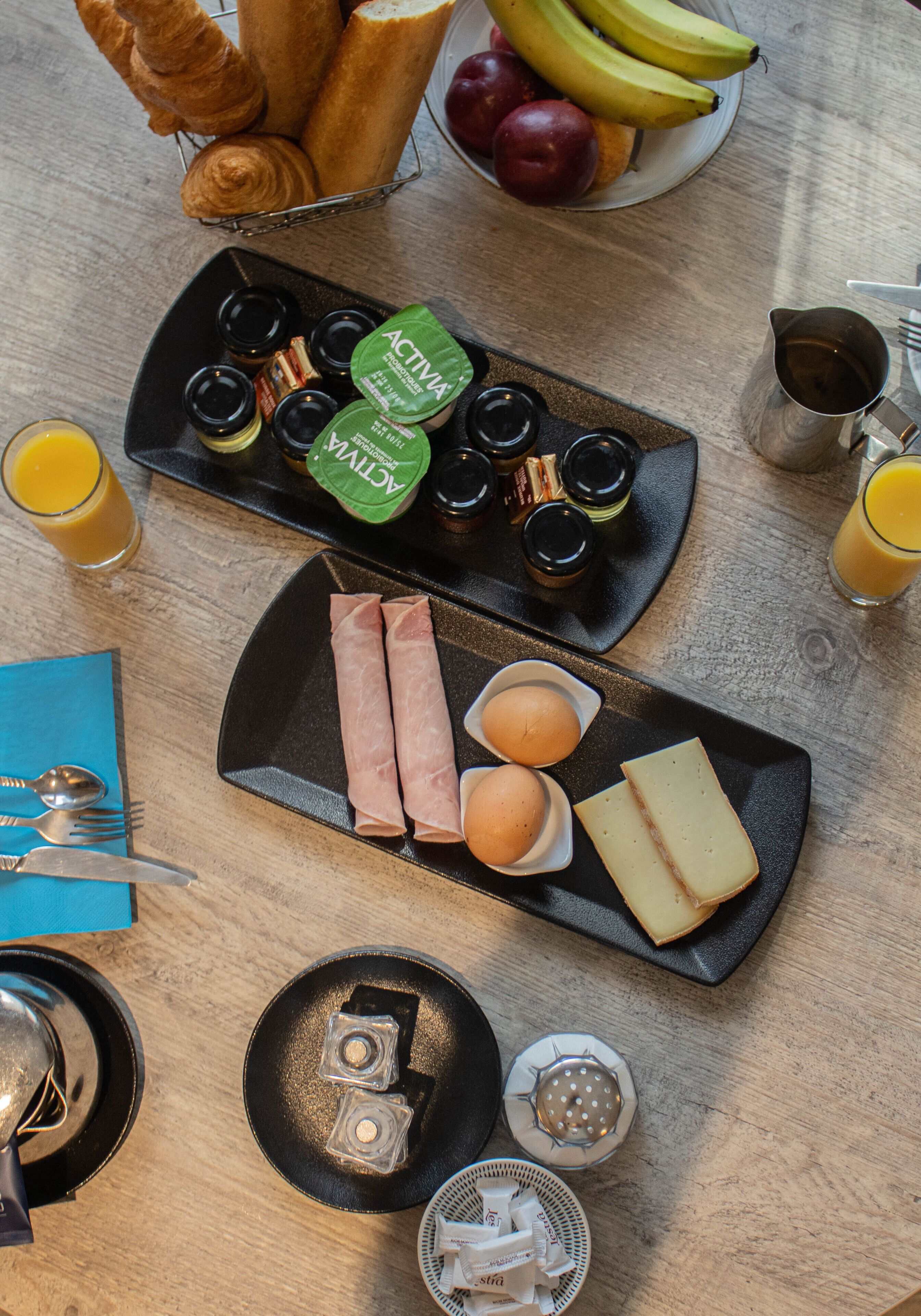 breakfast, lunch, dinner served; french cuisine