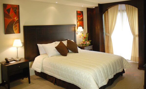 Premium bedding, in-room safe, desk, blackout drapes