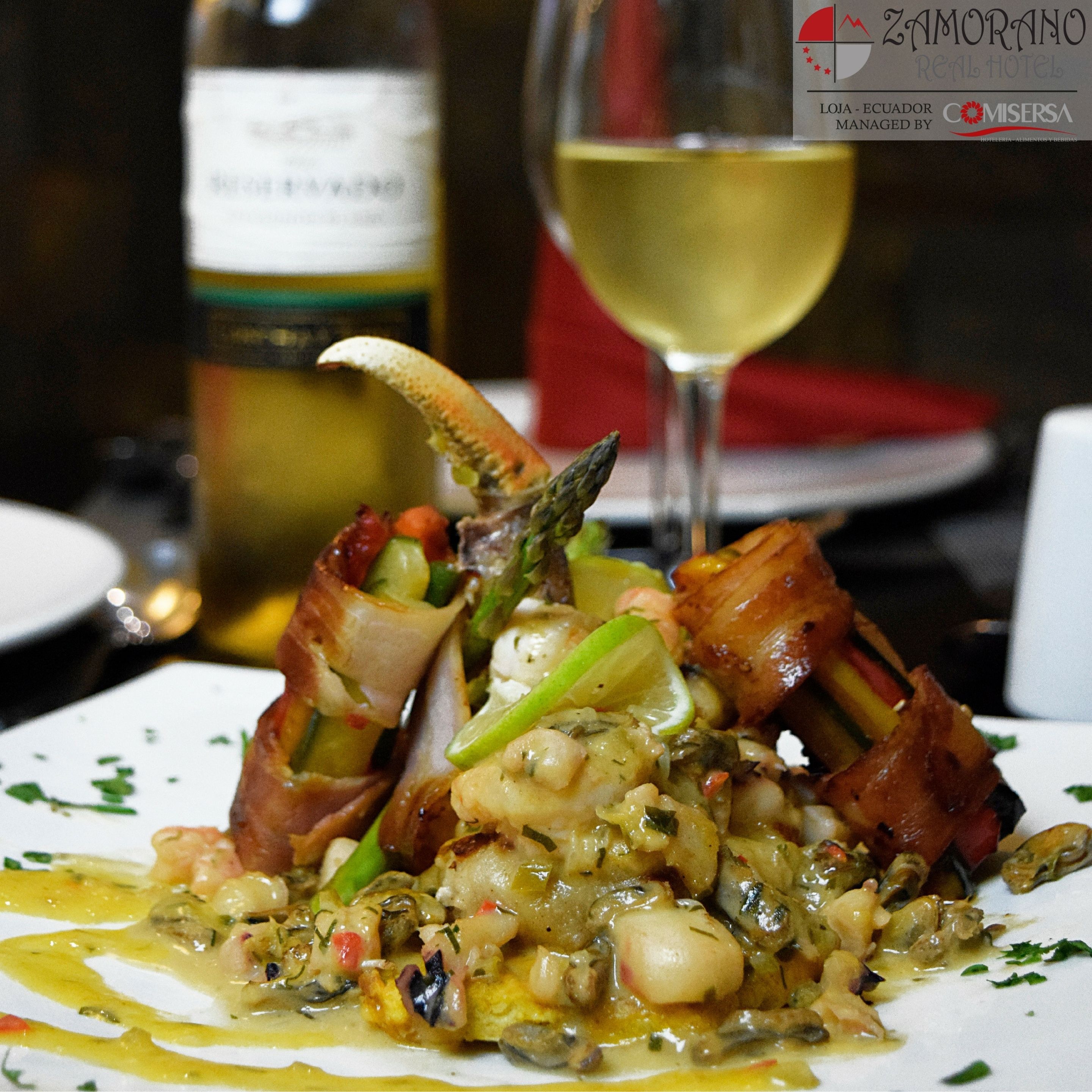 lunch and dinner served, international cuisine