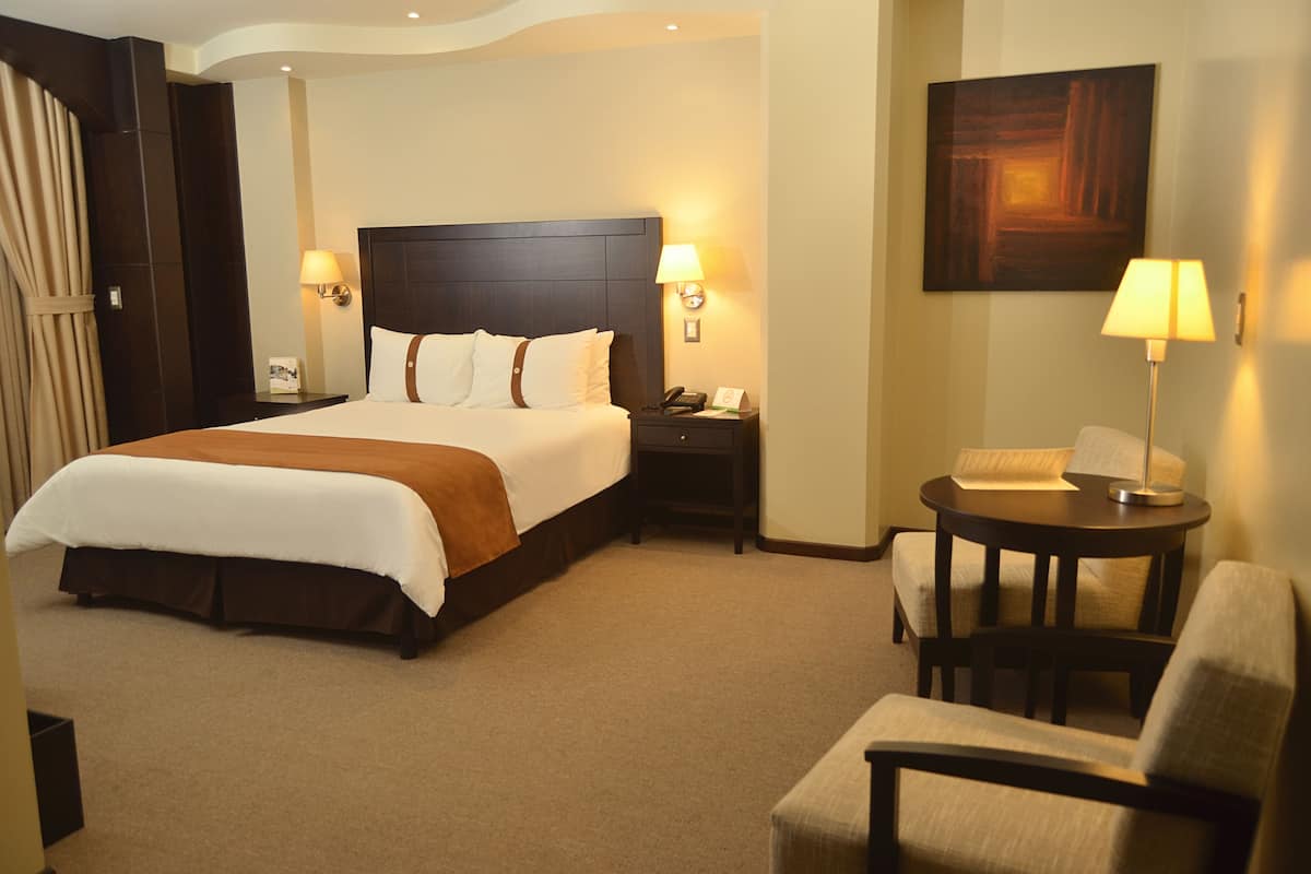 Junior Studio Suite | Premium bedding, in-room safe, desk, blackout drapes