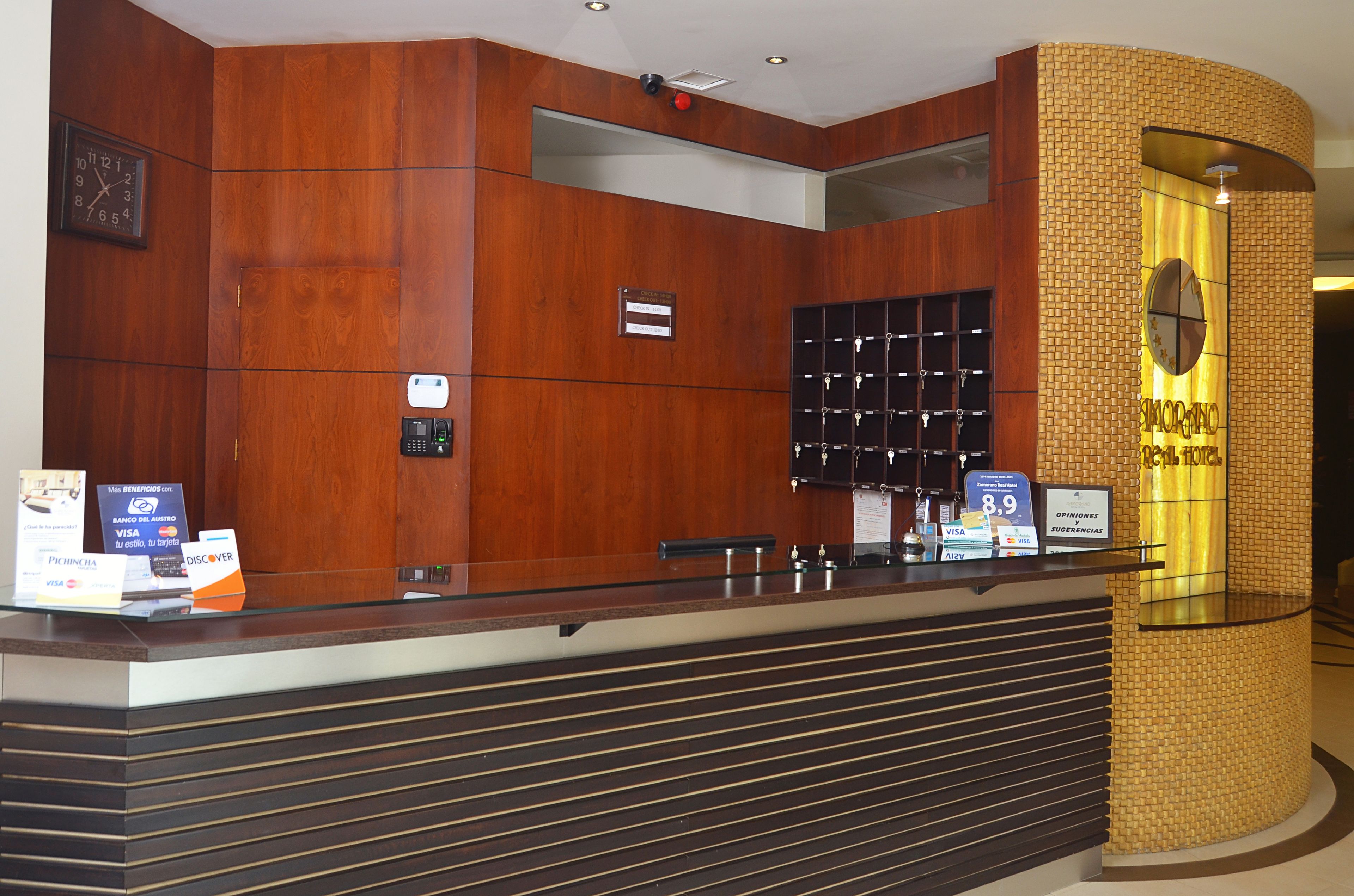 lunch and dinner served, international cuisine