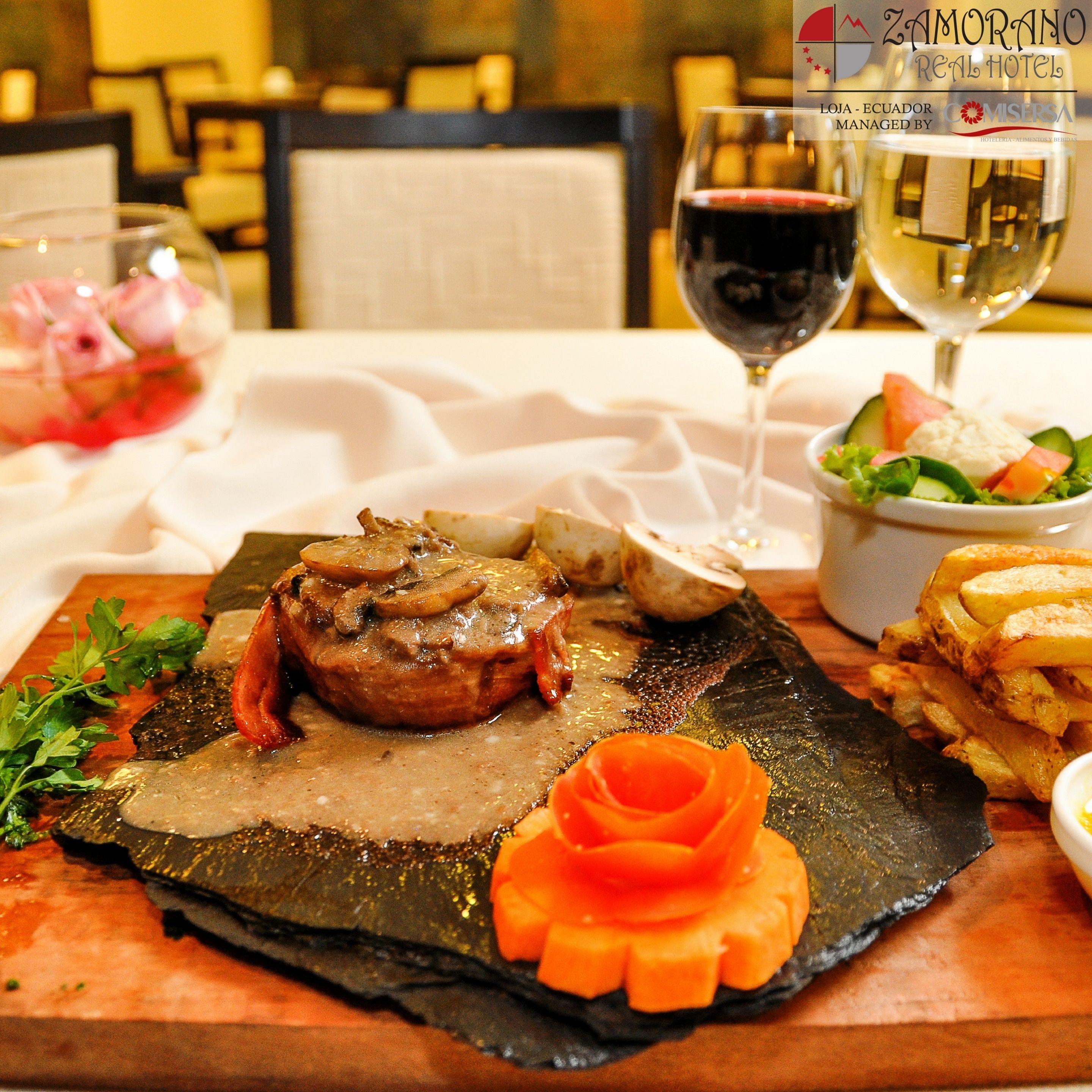 lunch and dinner served, international cuisine