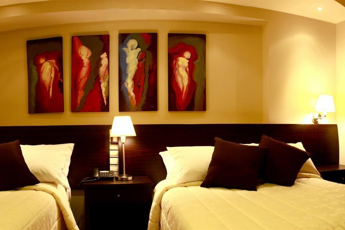 Premium bedding, in-room safe, desk, blackout drapes