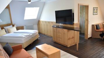 Hypo-allergenic bedding, free minibar, in-room safe, free WiFi