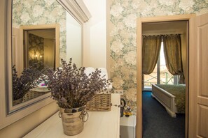 1 bedroom, minibar, blackout drapes, soundproofing