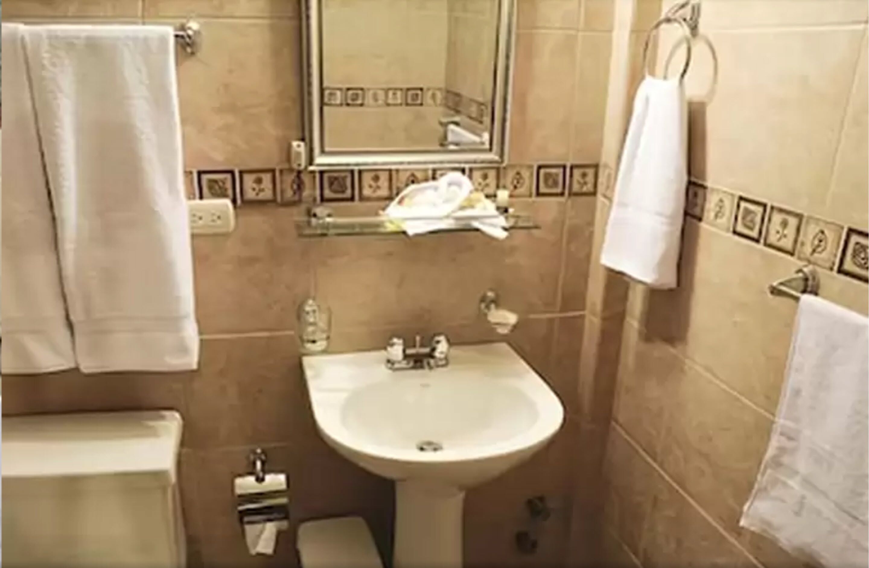 shower, rainfall showerhead, free toiletries, hair dryer