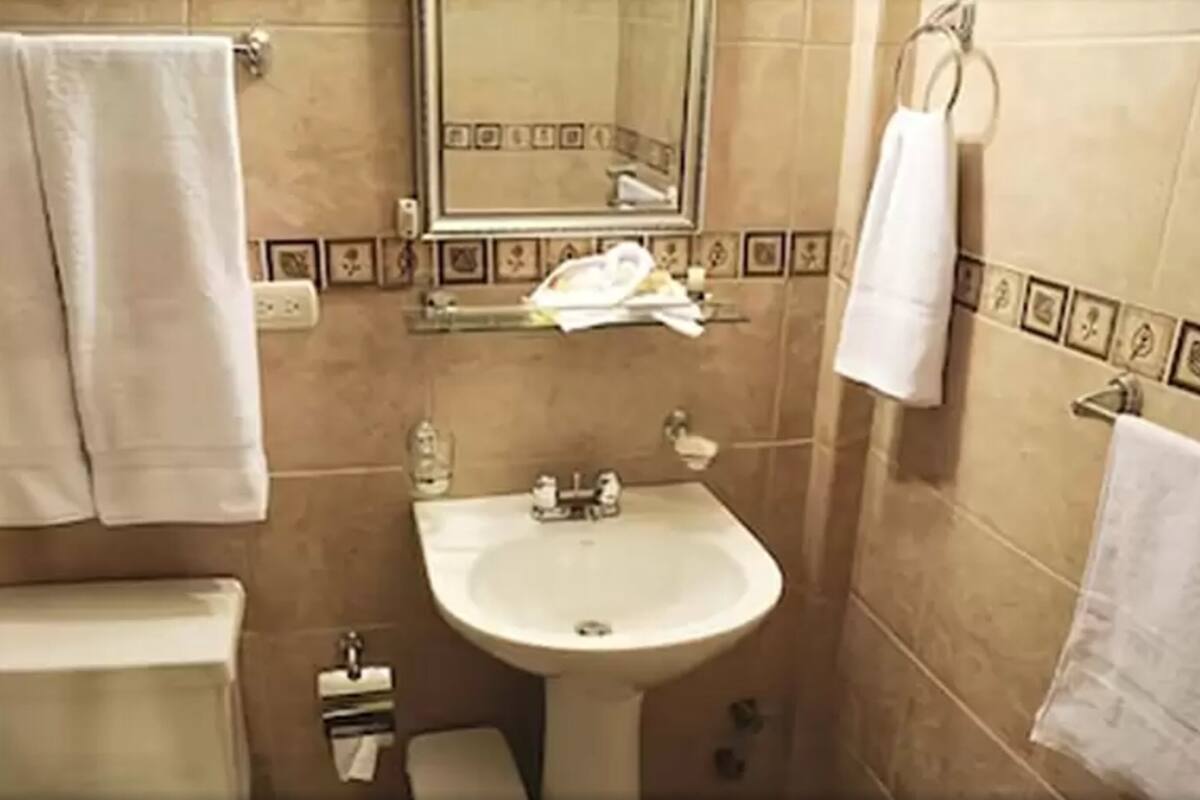 shower, rainfall showerhead, free toiletries, hair dryer