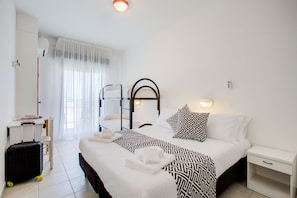 Habitación cuádruple | Wifi gratis y ropa de cama