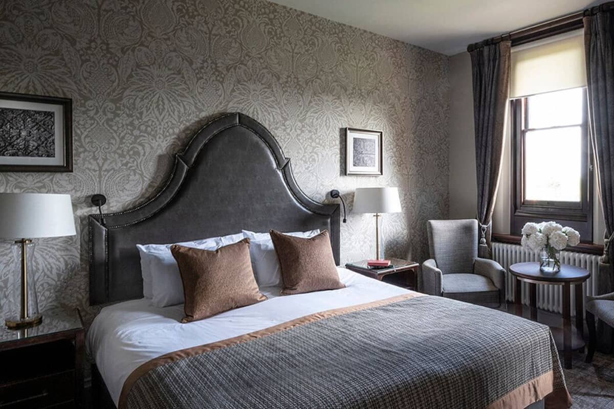 Premium bedding, in-room safe, desk, laptop workspace