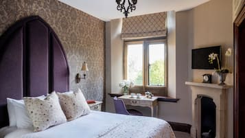 Classic Double with Feature | Roupas de cama premium, cofres nos quartos, escrivaninha
