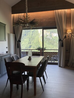 Classic Apartment, 2 Bedrooms | Living area