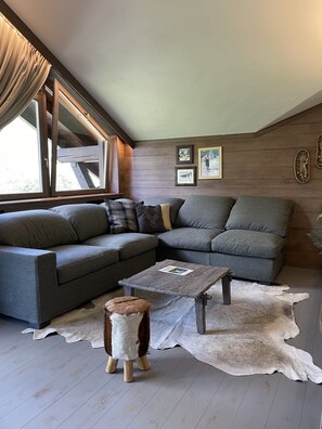 Classic Apartment, 2 Bedrooms | Living area