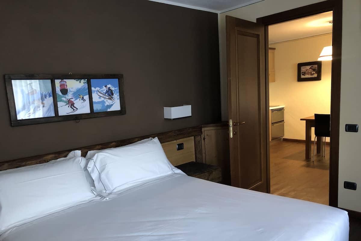 Superior Apartment, 1 Bedroom | 1 bedroom, in-room safe, laptop workspace, free WiFi