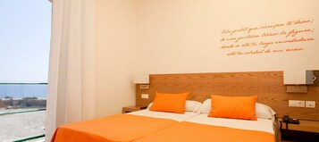 Minibar, caja de seguridad en la habitación y wifi gratis