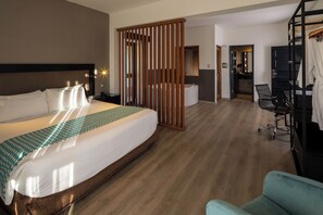 Premium bedding, minibar, in-room safe, desk - Wyndham Costa del Sol Cajamarca (Cajamarca)