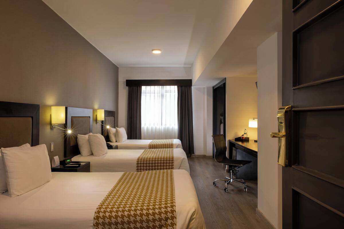 Standard Room (Triple) | Premium bedding, minibar, in-room safe, desk