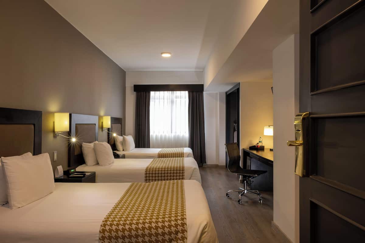 standard room (triple) | premium bedding, minibar, in-room safe, desk